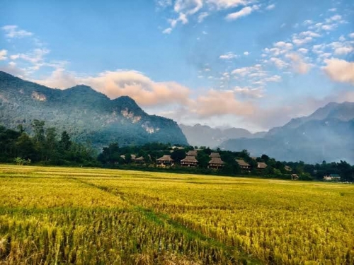 Motorbike Adventure Tour: Mai Chau 2-Day -1 Night